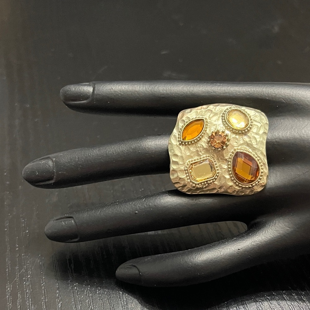 Elegant Gold and Amber Statement Ring. 0465